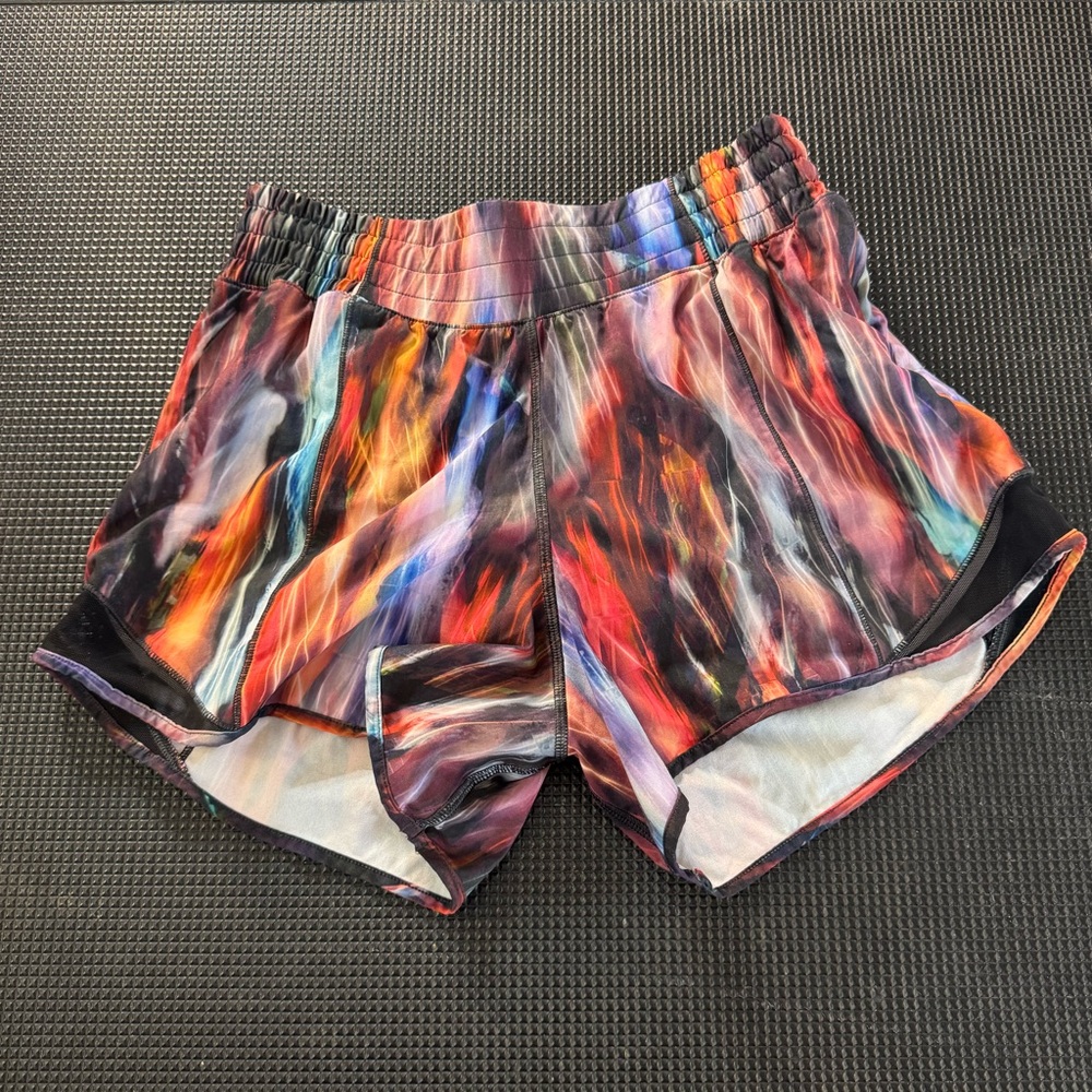 Lululemon Shorts Size 4 Long GUC